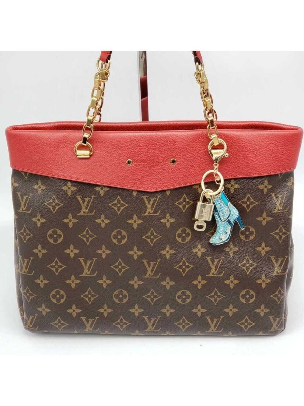 Louis Vuitton Gold Lock 🔑 Authentic LV Padlock + Unbranded Shoe Bag Charm - Picture 3 of 10
